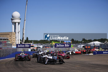 2024-05-12 - 37 CASSIDY Nick (nzl), Jaguar TCS Racing, Jaguar I-Type 6, action during the 2024 Berlin ePrix, 7th meeting of the 2023-24 ABB FIA Formula E World Championship, on the Tempelhof Airport Street Circuit from May 10 to 12, 2024 in Berlin, Germany - 2024 FORMULA E BERLIN EPRIX - FORMULA E - MOTORS