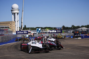 2024-05-12 - 01 DENNIS Jake (gbr), Andretti Global, Porsche 99X Electric, action and 04 ARON Paul (est), Envision Racing, Jaguar I-Type 6, action during the 2024 Berlin ePrix, 7th meeting of the 2023-24 ABB FIA Formula E World Championship, on the Tempelhof Airport Street Circuit from May 10 to 12, 2024 in Berlin, Germany - 2024 FORMULA E BERLIN EPRIX - FORMULA E - MOTORS