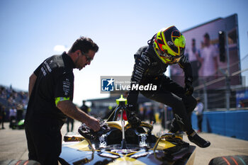 2024-05-12 - VANDOORNE Stoffel (bel), DS Penske, DS E-Tense FE23, portraitduring the 2024 Berlin ePrix, 7th meeting of the 2023-24 ABB FIA Formula E World Championship, on the Tempelhof Airport Street Circuit from May 10 to 12, 2024 in Berlin, Germany - 2024 FORMULA E BERLIN EPRIX - FORMULA E - MOTORS