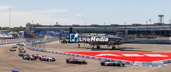 2024-05-12 - 37 CASSIDY Nick (nzl), Jaguar TCS Racing, Jaguar I-Type 6, 94 WEHRLEIN Pascal (ger), TAG HEUER Porsche Formula E Team, Porsche 99X Electric, 01 DENNIS Jake (gbr), Andretti Global, Porsche 99X Electric, action during the 2024 Berlin ePrix, 7th meeting of the 2023-24 ABB FIA Formula E World Championship, on the Tempelhof Airport Street Circuit from May 10 to 12, 2024 in Berlin, Germany - 2024 FORMULA E BERLIN EPRIX - FORMULA E - MOTORS