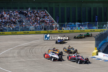 2024-05-12 - 94 WEHRLEIN Pascal (ger), TAG HEUER Porsche Formula E Team, Porsche 99X Electric, 01 DENNIS Jake (gbr), Andretti Global, Porsche 99X Electric, action during the 2024 Berlin ePrix, 7th meeting of the 2023-24 ABB FIA Formula E World Championship, on the Tempelhof Airport Street Circuit from May 10 to 12, 2024 in Berlin, Germany - 2024 FORMULA E BERLIN EPRIX - FORMULA E - MOTORS