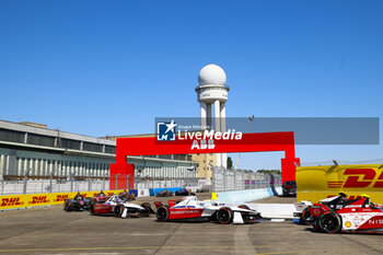 2024-05-12 - 01 DENNIS Jake (gbr), Andretti Global, Porsche 99X Electric, action during the 2024 Berlin ePrix, 7th meeting of the 2023-24 ABB FIA Formula E World Championship, on the Tempelhof Airport Street Circuit from May 10 to 12, 2024 in Berlin, Germany - 2024 FORMULA E BERLIN EPRIX - FORMULA E - MOTORS