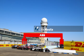 2024-05-12 - 37 CASSIDY Nick (nzl), Jaguar TCS Racing, Jaguar I-Type 6, action during the 2024 Berlin ePrix, 7th meeting of the 2023-24 ABB FIA Formula E World Championship, on the Tempelhof Airport Street Circuit from May 10 to 12, 2024 in Berlin, Germany - 2024 FORMULA E BERLIN EPRIX - FORMULA E - MOTORS