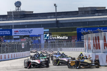 2024-05-12 - 02 VANDOORNE Stoffel (bel), DS Penske, DS E-Tense FE23, action during the 2024 Berlin ePrix, 7th meeting of the 2023-24 ABB FIA Formula E World Championship, on the Tempelhof Airport Street Circuit from May 10 to 12, 2024 in Berlin, Germany - 2024 FORMULA E BERLIN EPRIX - FORMULA E - MOTORS