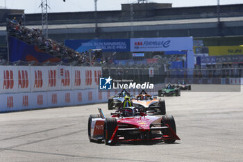 2024-05-12 - 22 ROWLAND Oliver (gbr), Nissan Formula E Team, Nissan e-4ORCE 04, action during the 2024 Berlin ePrix, 7th meeting of the 2023-24 ABB FIA Formula E World Championship, on the Tempelhof Airport Street Circuit from May 10 to 12, 2024 in Berlin, Germany - 2024 FORMULA E BERLIN EPRIX - FORMULA E - MOTORS