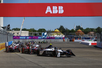 2024-05-12 - 37 CASSIDY Nick (nzl), Jaguar TCS Racing, Jaguar I-Type 6, action 13 DA COSTA Antonio Felix (prt), TAG HEUER Porsche Formula E Team, Porsche 99X Electric, action during the 2024 Berlin ePrix, 7th meeting of the 2023-24 ABB FIA Formula E World Championship, on the Tempelhof Airport Street Circuit from May 10 to 12, 2024 in Berlin, Germany - 2024 FORMULA E BERLIN EPRIX - FORMULA E - MOTORS