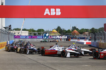 2024-05-12 - 01 DENNIS Jake (gbr), Andretti Global, Porsche 99X Electric, action during the 2024 Berlin ePrix, 7th meeting of the 2023-24 ABB FIA Formula E World Championship, on the Tempelhof Airport Street Circuit from May 10 to 12, 2024 in Berlin, Germany - 2024 FORMULA E BERLIN EPRIX - FORMULA E - MOTORS