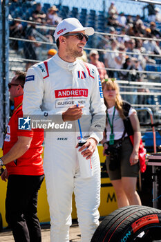 2024-05-12 - DENNIS Jake (gbr), Andretti Global, Porsche 99X Electric, portrait grille de depart, starting grid during the 2024 Berlin ePrix, 7th meeting of the 2023-24 ABB FIA Formula E World Championship, on the Tempelhof Airport Street Circuit from May 10 to 12, 2024 in Berlin, Germany - 2024 FORMULA E BERLIN EPRIX - FORMULA E - MOTORS