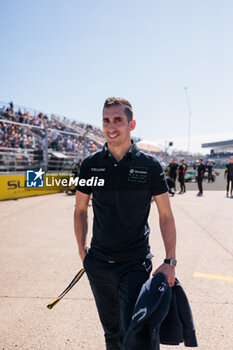 2024-05-12 - BUEMI Sébastien (swi), Envision Racing, Jaguar I-Type 6, portrait grille de depart, starting grid during the 2024 Berlin ePrix, 7th meeting of the 2023-24 ABB FIA Formula E World Championship, on the Tempelhof Airport Street Circuit from May 10 to 12, 2024 in Berlin, Germany - 2024 FORMULA E BERLIN EPRIX - FORMULA E - MOTORS