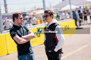 2024-05-12 - DE VRIES Nyck (nld), Mahindra Racing, Mahindra M9Electro, portrait VANTHOOR Dries, Envision Racing, Jaguar I-Type 6, portrait grille de depart, starting grid during the 2024 Berlin ePrix, 7th meeting of the 2023-24 ABB FIA Formula E World Championship, on the Tempelhof Airport Street Circuit from May 10 to 12, 2024 in Berlin, Germany - 2024 FORMULA E BERLIN EPRIX - FORMULA E - MOTORS