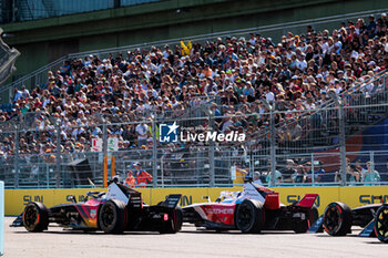 2024-05-12 - 94 WEHRLEIN Pascal (ger), TAG HEUER Porsche Formula E Team, Porsche 99X Electric, action 01 DENNIS Jake (gbr), Andretti Global, Porsche 99X Electric, action during the 2024 Berlin ePrix, 7th meeting of the 2023-24 ABB FIA Formula E World Championship, on the Tempelhof Airport Street Circuit from May 10 to 12, 2024 in Berlin, Germany - 2024 FORMULA E BERLIN EPRIX - FORMULA E - MOTORS