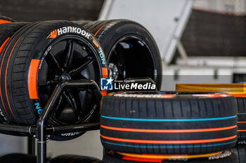 2024-05-23 - hankook, tyre, tire, during the 2024 Shanghai ePrix, 8th meeting of the 2023-24 ABB FIA Formula E World Championship, on the Shanghai International Circuit from May 24 to 26, 2024 in Shanghai, China - 2024 FORMULA E SHANGHAI EPRIX - FORMULA E - MOTORS