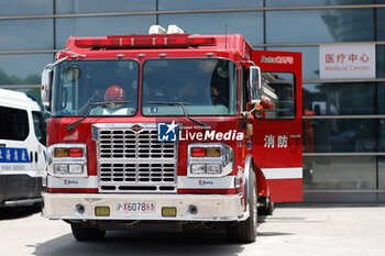 2024-05-23 - commissaire, marshall, Fire truck, during the 2024 Shanghai ePrix, 8th meeting of the 2023-24 ABB FIA Formula E World Championship, on the Shanghai International Circuit from May 24 to 26, 2024 in Shanghai, China - 2024 FORMULA E SHANGHAI EPRIX - FORMULA E - MOTORS