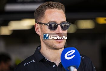 2024-05-23 - VANDOORNE Stoffel (bel), DS Penske, DS E-Tense FE23, portrait during the 2024 Shanghai ePrix, 8th meeting of the 2023-24 ABB FIA Formula E World Championship, on the Shanghai International Circuit from May 24 to 26, 2024 in Shanghai, China - 2024 FORMULA E SHANGHAI EPRIX - FORMULA E - MOTORS