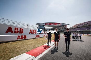 2024-05-24 - VERGNE Jean-Eric (fra), DS Penske, DS E-Tense FE23, portrait , trackwalk, during the 2024 Shanghai ePrix, 8th meeting of the 2023-24 ABB FIA Formula E World Championship, on the Shanghai International Circuit from May 24 to 26, 2024 in Shanghai, China - 2024 FORMULA E SHANGHAI EPRIX - FORMULA E - MOTORS