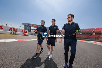 2024-05-24 - BUEMI Sébastien (swi), Envision Racing, Jaguar I-Type 6, portrait , trackwalk, during the 2024 Shanghai ePrix, 8th meeting of the 2023-24 ABB FIA Formula E World Championship, on the Shanghai International Circuit from May 24 to 26, 2024 in Shanghai, China - 2024 FORMULA E SHANGHAI EPRIX - FORMULA E - MOTORS