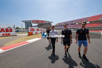 2024-05-24 - DE VRIES Nyck (nld), Mahindra Racing, Mahindra M9Electro, portrait , trackwalk, during the 2024 Shanghai ePrix, 8th meeting of the 2023-24 ABB FIA Formula E World Championship, on the Shanghai International Circuit from May 24 to 26, 2024 in Shanghai, China - 2024 FORMULA E SHANGHAI EPRIX - FORMULA E - MOTORS