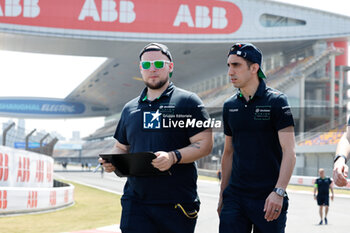 2024-05-24 - BUEMI Sébastien (swi), Envision Racing, Jaguar I-Type 6, portrait , trackwalk, during the 2024 Shanghai ePrix, 8th meeting of the 2023-24 ABB FIA Formula E World Championship, on the Shanghai International Circuit from May 24 to 26, 2024 in Shanghai, China - 2024 FORMULA E SHANGHAI EPRIX - FORMULA E - MOTORS