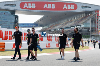 2024-05-24 - VANDOORNE Stoffel (bel), DS Penske, DS E-Tense FE23, portrait , trackwalk, during the 2024 Shanghai ePrix, 8th meeting of the 2023-24 ABB FIA Formula E World Championship, on the Shanghai International Circuit from May 24 to 26, 2024 in Shanghai, China - 2024 FORMULA E SHANGHAI EPRIX - FORMULA E - MOTORS