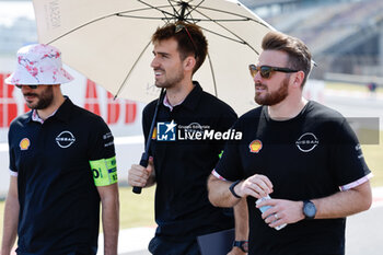 2024-05-24 - ROWLAND Oliver (gbr), Nissan Formula E Team, Nissan e-4ORCE 04, portrait , trackwalk, during the 2024 Shanghai ePrix, 8th meeting of the 2023-24 ABB FIA Formula E World Championship, on the Shanghai International Circuit from May 24 to 26, 2024 in Shanghai, China - 2024 FORMULA E SHANGHAI EPRIX - FORMULA E - MOTORS