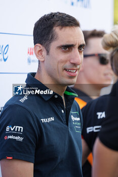 2024-05-24 - BUEMI Sébastien (swi), Envision Racing, Jaguar I-Type 6, portrait during the 2024 Shanghai ePrix, 8th meeting of the 2023-24 ABB FIA Formula E World Championship, on the Shanghai International Circuit from May 24 to 26, 2024 in Shanghai, China - 2024 FORMULA E SHANGHAI EPRIX - FORMULA E - MOTORS