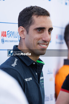 2024-05-24 - BUEMI Sébastien (swi), Envision Racing, Jaguar I-Type 6, portrait during the 2024 Shanghai ePrix, 8th meeting of the 2023-24 ABB FIA Formula E World Championship, on the Shanghai International Circuit from May 24 to 26, 2024 in Shanghai, China - 2024 FORMULA E SHANGHAI EPRIX - FORMULA E - MOTORS