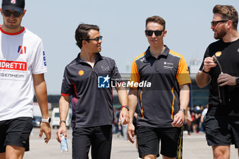 2024-05-24 - DE VRIES Nyck (nld), Mahindra Racing, Mahindra M9Electro, portrait, ROWLAND Oliver (gbr), Nissan Formula E Team, Nissan e-4ORCE 04, portrait during the 2024 Shanghai ePrix, 8th meeting of the 2023-24 ABB FIA Formula E World Championship, on the Shanghai International Circuit from May 24 to 26, 2024 in Shanghai, China - 2024 FORMULA E SHANGHAI EPRIX - FORMULA E - MOTORS