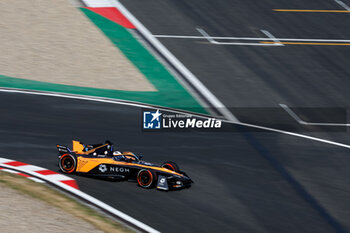 2024-05-24 - 08 BIRD Sam (gbr), NEOM McLaren Formula E Team, Nissan e-4ORCE 04, action during the 2024 Shanghai ePrix, 8th meeting of the 2023-24 ABB FIA Formula E World Championship, on the Shanghai International Circuit from May 24 to 26, 2024 in Shanghai, China - 2024 FORMULA E SHANGHAI EPRIX - FORMULA E - MOTORS