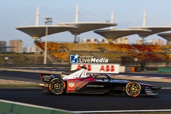 2024-05-24 - 94 WEHRLEIN Pascal (ger), TAG HEUER Porsche Formula E Team, Porsche 99X Electric, action during the 2024 Shanghai ePrix, 8th meeting of the 2023-24 ABB FIA Formula E World Championship, on the Shanghai International Circuit from May 24 to 26, 2024 in Shanghai, China - 2024 FORMULA E SHANGHAI EPRIX - FORMULA E - MOTORS