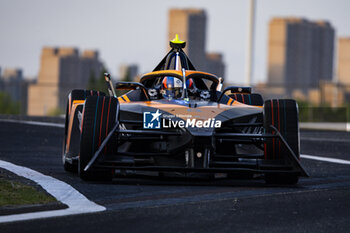 2024-05-24 - 08 BIRD Sam (gbr), NEOM McLaren Formula E Team, Nissan e-4ORCE 04, action during the 2024 Shanghai ePrix, 8th meeting of the 2023-24 ABB FIA Formula E World Championship, on the Shanghai International Circuit from May 24 to 26, 2024 in Shanghai, China - 2024 FORMULA E SHANGHAI EPRIX - FORMULA E - MOTORS