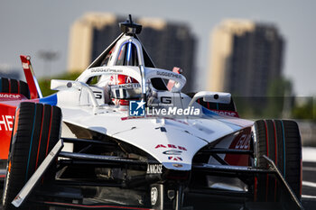 2024-05-24 - 01 DENNIS Jake (gbr), Andretti Global, Porsche 99X Electric, action during the 2024 Shanghai ePrix, 8th meeting of the 2023-24 ABB FIA Formula E World Championship, on the Shanghai International Circuit from May 24 to 26, 2024 in Shanghai, China - 2024 FORMULA E SHANGHAI EPRIX - FORMULA E - MOTORS