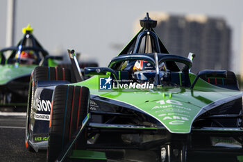 2024-05-24 - 16 BUEMI Sébastien (swi), Envision Racing, Jaguar I-Type 6, action during the 2024 Shanghai ePrix, 8th meeting of the 2023-24 ABB FIA Formula E World Championship, on the Shanghai International Circuit from May 24 to 26, 2024 in Shanghai, China - 2024 FORMULA E SHANGHAI EPRIX - FORMULA E - MOTORS