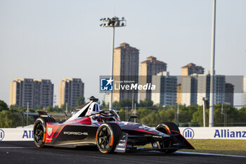 2024-05-24 - 94 WEHRLEIN Pascal (ger), TAG HEUER Porsche Formula E Team, Porsche 99X Electric, action during the 2024 Shanghai ePrix, 8th meeting of the 2023-24 ABB FIA Formula E World Championship, on the Shanghai International Circuit from May 24 to 26, 2024 in Shanghai, China - 2024 FORMULA E SHANGHAI EPRIX - FORMULA E - MOTORS