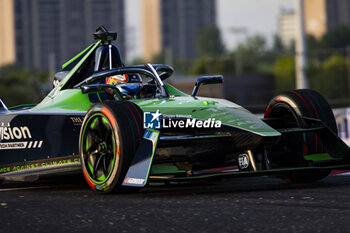 2024-05-24 - 16 BUEMI Sébastien (swi), Envision Racing, Jaguar I-Type 6, action during the 2024 Shanghai ePrix, 8th meeting of the 2023-24 ABB FIA Formula E World Championship, on the Shanghai International Circuit from May 24 to 26, 2024 in Shanghai, China - 2024 FORMULA E SHANGHAI EPRIX - FORMULA E - MOTORS