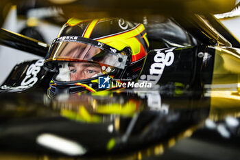 2024-05-24 - VANDOORNE Stoffel (bel), DS Penske, DS E-Tense FE23, portrait during the 2024 Shanghai ePrix, 8th meeting of the 2023-24 ABB FIA Formula E World Championship, on the Shanghai International Circuit from May 24 to 26, 2024 in Shanghai, China - 2024 FORMULA E SHANGHAI EPRIX - FORMULA E - MOTORS