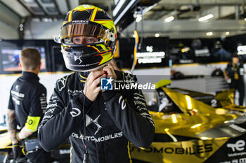 2024-05-24 - VANDOORNE Stoffel (bel), DS Penske, DS E-Tense FE23, portrait during the 2024 Shanghai ePrix, 8th meeting of the 2023-24 ABB FIA Formula E World Championship, on the Shanghai International Circuit from May 24 to 26, 2024 in Shanghai, China - 2024 FORMULA E SHANGHAI EPRIX - FORMULA E - MOTORS