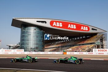 2024-05-24 - 16 BUEMI Sébastien (swi), Envision Racing, Jaguar I-Type 6, action, 04 FRIJNS Robin (nld), Envision Racing, Jaguar I-Type 6, action, during the 2024 Shanghai ePrix, 8th meeting of the 2023-24 ABB FIA Formula E World Championship, on the Shanghai International Circuit from May 24 to 26, 2024 in Shanghai, China - 2024 FORMULA E SHANGHAI EPRIX - FORMULA E - MOTORS