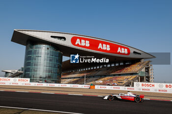 2024-05-24 - 01 DENNIS Jake (gbr), Andretti Global, Porsche 99X Electric, action during the 2024 Shanghai ePrix, 8th meeting of the 2023-24 ABB FIA Formula E World Championship, on the Shanghai International Circuit from May 24 to 26, 2024 in Shanghai, China - 2024 FORMULA E SHANGHAI EPRIX - FORMULA E - MOTORS