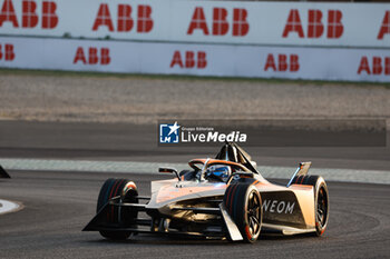 2024-05-24 - 08 BIRD Sam (gbr), NEOM McLaren Formula E Team, Nissan e-4ORCE 04, action during the 2024 Shanghai ePrix, 8th meeting of the 2023-24 ABB FIA Formula E World Championship, on the Shanghai International Circuit from May 24 to 26, 2024 in Shanghai, China - 2024 FORMULA E SHANGHAI EPRIX - FORMULA E - MOTORS