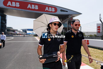 2024-05-24 - FENESTRAZ Sacha (fra), Nissan Formula E Team, Nissan e-4ORCE 04, portrait Trackwalk during the 2024 Shanghai ePrix, 8th meeting of the 2023-24 ABB FIA Formula E World Championship, on the Shanghai International Circuit from May 24 to 26, 2024 in Shanghai, China - 2024 FORMULA E SHANGHAI EPRIX - FORMULA E - MOTORS