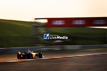 2024-05-24 - 08 BIRD Sam (gbr), NEOM McLaren Formula E Team, Nissan e-4ORCE 04, action during the 2024 Shanghai ePrix, 8th meeting of the 2023-24 ABB FIA Formula E World Championship, on the Shanghai International Circuit from May 24 to 26, 2024 in Shanghai, China - 2024 FORMULA E SHANGHAI EPRIX - FORMULA E - MOTORS