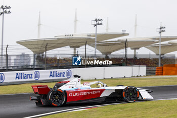 2024-05-25 - 01 DENNIS Jake (gbr), Andretti Global, Porsche 99X Electric, action during the 2024 Shanghai ePrix, 8th meeting of the 2023-24 ABB FIA Formula E World Championship, on the Shanghai International Circuit from May 24 to 26, 2024 in Shanghai, China - 2024 FORMULA E SHANGHAI EPRIX - FORMULA E - MOTORS