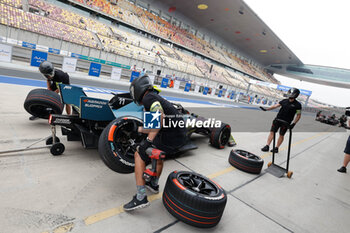 2024-05-25 - 11 DI GRASSI Lucas (bra), ABT CUPRA Formula E Team, Mahindra M9Electro, pitlane,, hankook, tyre, tire during the 2024 Shanghai ePrix, 8th meeting of the 2023-24 ABB FIA Formula E World Championship, on the Shanghai International Circuit from May 24 to 26, 2024 in Shanghai, China - 2024 FORMULA E SHANGHAI EPRIX - FORMULA E - MOTORS