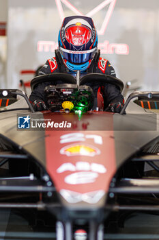 2024-05-25 - DE VRIES Nyck (nld), Mahindra Racing, Mahindra M9Electro, portrait during the 2024 Shanghai ePrix, 8th meeting of the 2023-24 ABB FIA Formula E World Championship, on the Shanghai International Circuit from May 24 to 26, 2024 in Shanghai, China - 2024 FORMULA E SHANGHAI EPRIX - FORMULA E - MOTORS