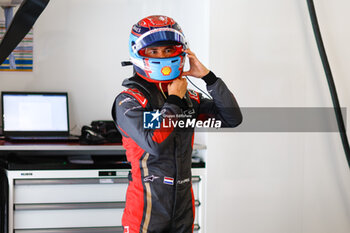 2024-05-25 - DE VRIES Nyck (nld), Mahindra Racing, Mahindra M9Electro, portrait during the 2024 Shanghai ePrix, 8th meeting of the 2023-24 ABB FIA Formula E World Championship, on the Shanghai International Circuit from May 24 to 26, 2024 in Shanghai, China - 2024 FORMULA E SHANGHAI EPRIX - FORMULA E - MOTORS