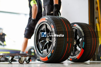 2024-05-25 - hankook, tyre, tire during the 2024 Shanghai ePrix, 8th meeting of the 2023-24 ABB FIA Formula E World Championship, on the Shanghai International Circuit from May 24 to 26, 2024 in Shanghai, China - 2024 FORMULA E SHANGHAI EPRIX - FORMULA E - MOTORS