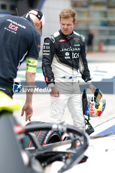 2024-05-25 - CASSIDY Nick (nzl), Jaguar TCS Racing, Jaguar I-Type 6, portrait during the 2024 Shanghai ePrix, 8th meeting of the 2023-24 ABB FIA Formula E World Championship, on the Shanghai International Circuit from May 24 to 26, 2024 in Shanghai, China - 2024 FORMULA E SHANGHAI EPRIX - FORMULA E - MOTORS