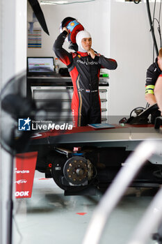 2024-05-25 - DE VRIES Nyck (nld), Mahindra Racing, Mahindra M9Electro, portrait during the 2024 Shanghai ePrix, 8th meeting of the 2023-24 ABB FIA Formula E World Championship, on the Shanghai International Circuit from May 24 to 26, 2024 in Shanghai, China - 2024 FORMULA E SHANGHAI EPRIX - FORMULA E - MOTORS