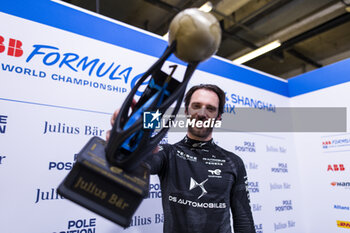 2024-05-25 - VERGNE Jean-Eric (fra), DS Penske, DS E-Tense FE23, portrait celebrating his pole position during the 2024 Shanghai ePrix, 8th meeting of the 2023-24 ABB FIA Formula E World Championship, on the Shanghai International Circuit from May 24 to 26, 2024 in Shanghai, China - 2024 FORMULA E SHANGHAI EPRIX - FORMULA E - MOTORS