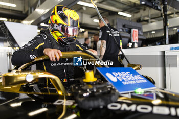 2024-05-25 - VANDOORNE Stoffel (bel), DS Penske, DS E-Tense FE23, portrait during the 2024 Shanghai ePrix, 8th meeting of the 2023-24 ABB FIA Formula E World Championship, on the Shanghai International Circuit from May 24 to 26, 2024 in Shanghai, China - 2024 FORMULA E SHANGHAI EPRIX - FORMULA E - MOTORS